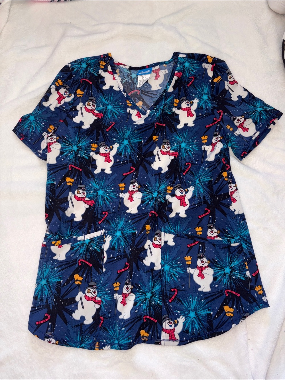 NWOT frosty scrub top
